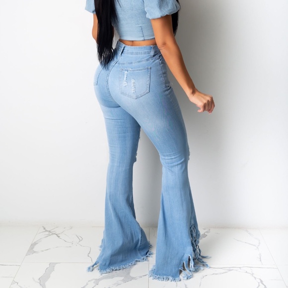 ❤️ NWT Flare Fringe Shredded Light Wash - Picture 2 of 9
